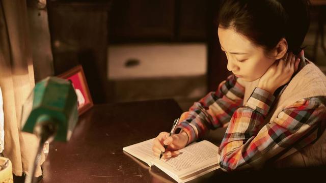 高满堂经典年代剧热播,张译徐梵溪主演,丁勇岱刘威葳演配角