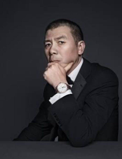 冯小刚：抛弃结婚15年的原配，40岁娶小10岁徐帆，63岁至今不生娃