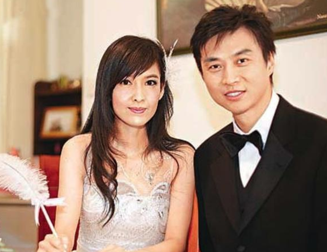 倪震丧父后首露面，与张达明喝啤酒心情好，对方曾患癌身材消瘦