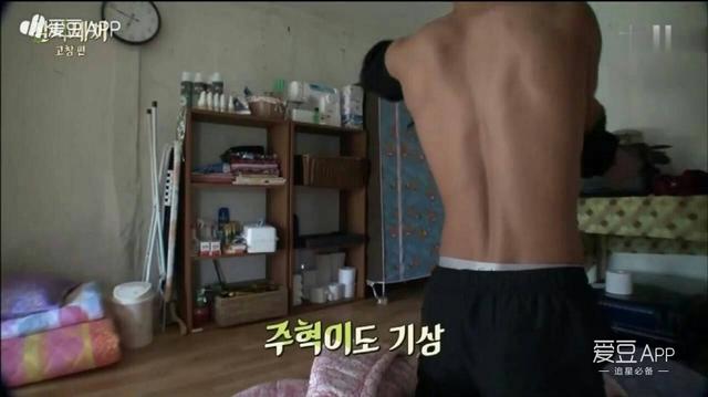 160806 《三时三餐》连续4周收视率一位 忙内柱呆萌帅气随意切换