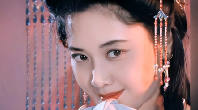 72岁朱琳现身，容貌变化惊为天人，“女儿国国王”果然名不虚传