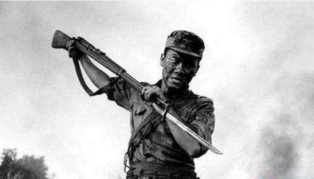 1943年八路军政委秦光重伤，心生一计倒地装死，成功躲避日寇搜查