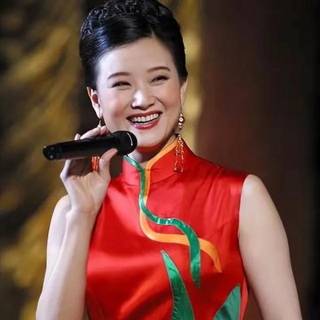 58岁宋祖英近况罕见曝光：住北京豪宅，身材丰腴，皮肤光滑不显老