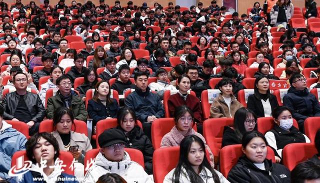 热血青年，C位出道