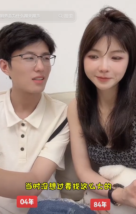 19岁小伙恋上39岁单亲妈妈,将女友宠成宝,还没结婚都怀上二胎了