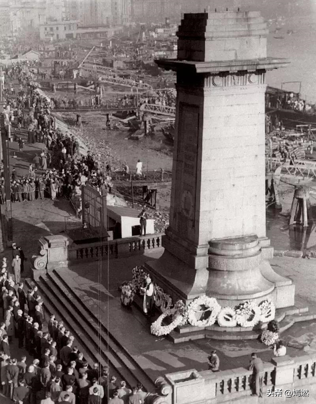 罕见照片：日本女人竟如此开放大胆，女学生脱光衣服全身赤裸上课