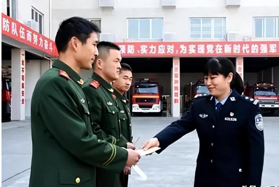 16年前,汶川女警揭衣露乳哺育9婴,归来连升四级,最后结局泪目