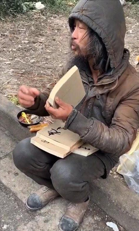 流浪大师沈巍:退网后变身专家,跟女粉丝关系亲密却不承认