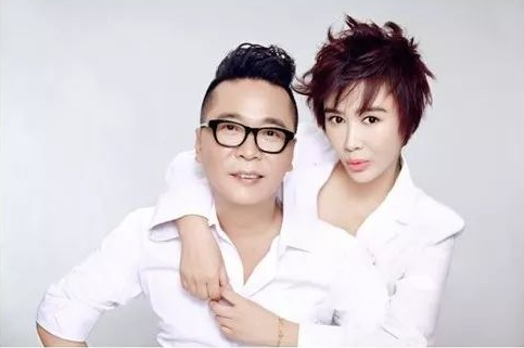 还记得《小芳》的原唱吗?沉寂20年娶小芳本人,如今家庭美满