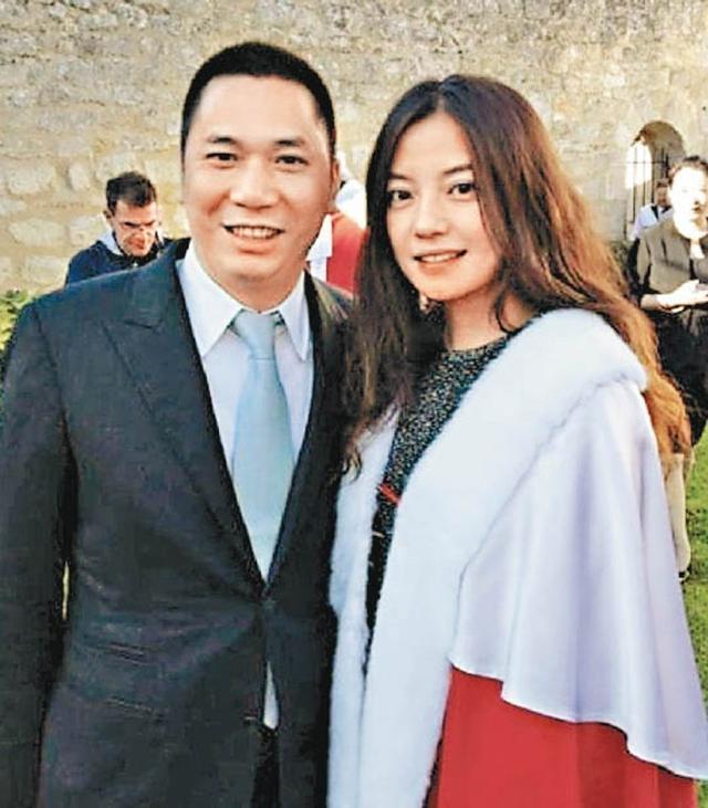 赵薇提交文件揭露前夫谎言，公开离婚日期，黄有龙涉嫌信披违规