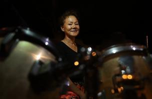 59岁“北漂”女鼓手:为自己活一回