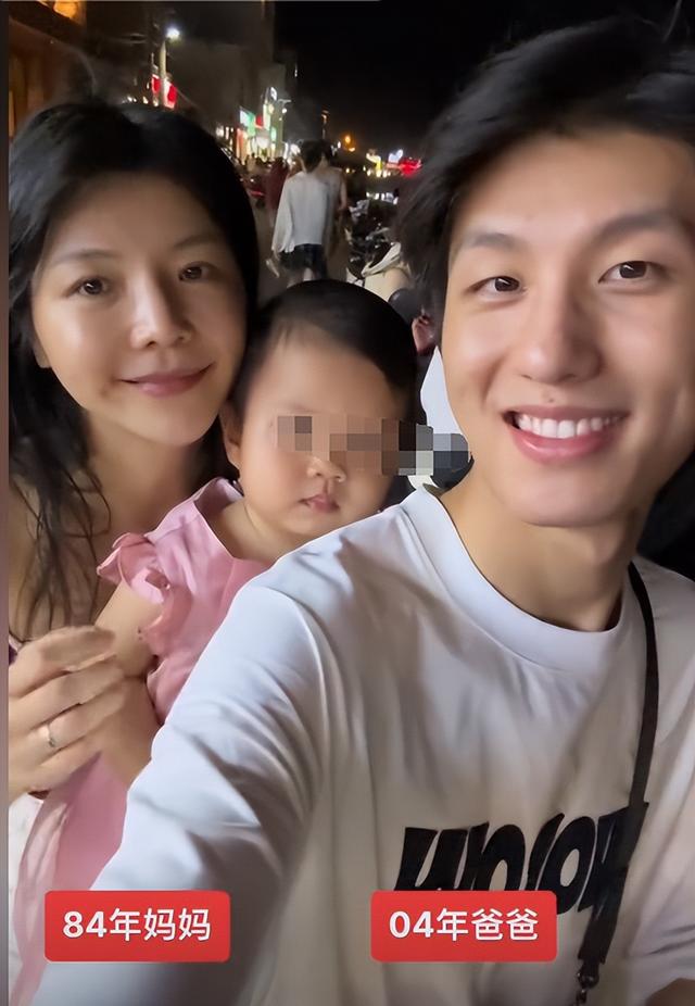 19岁小伙恋上39岁单亲妈妈,将女友宠成宝,还没结婚都怀上二胎了