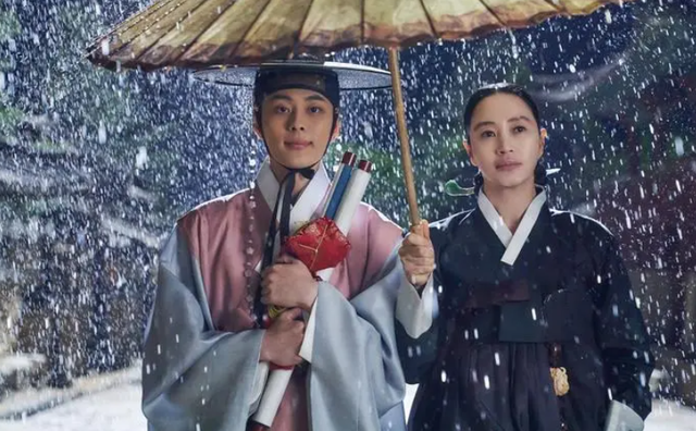 令人泪流成河的韩剧《王后伞下》