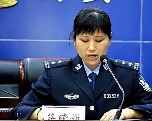 16年前,汶川女警揭衣露乳哺育9婴,归来连升四级,最后结局泪目