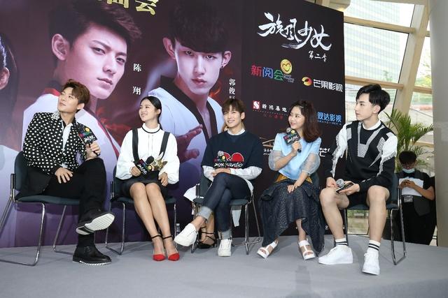 被偶像公主抱是什么滋味?旋风一般的感觉~