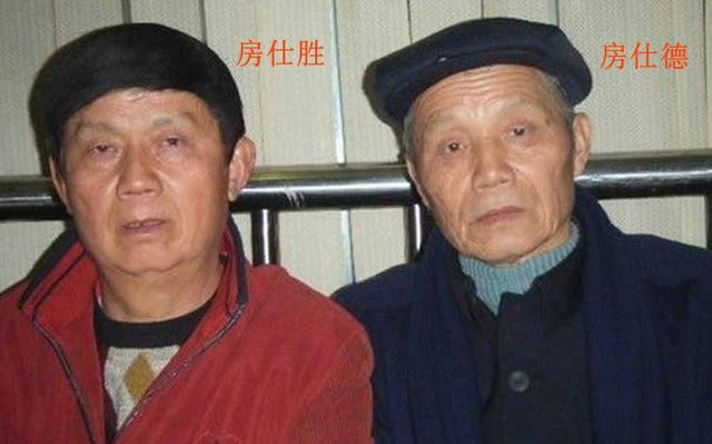 成龙原名陈港生,为何儿子姓房?这其中又有怎样的故事?