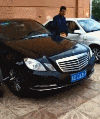 她是主演《肉蒲团》的3D女神，如今混迹直播间，颜值大变