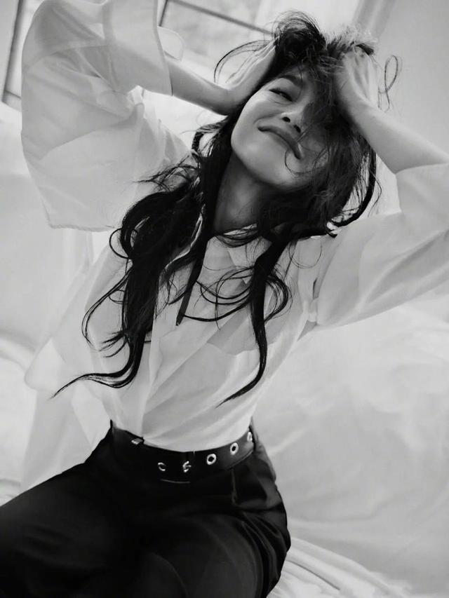 舒淇成名史：19岁全裸写真，20岁一脱成名，性感女神崛起之路