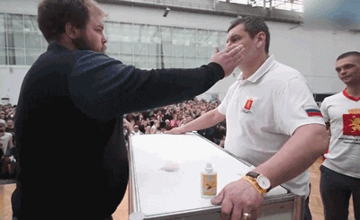 让猛男们“脸红心跳”的多人运动——扇耳光