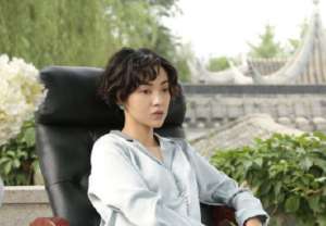 喜宝结局(《喜宝》原著:离婚20年后跳楼自杀,她撕开了单亲妈妈最苦一面)