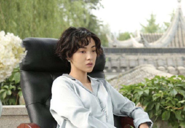 《喜宝》原著:离婚20年后跳楼自杀,她撕开了单亲妈妈最苦一面