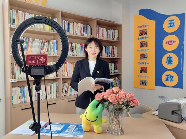 “直播间里看政策,云端服务更贴心”——浑南区浑河站东街道临波路社区服务全面升级