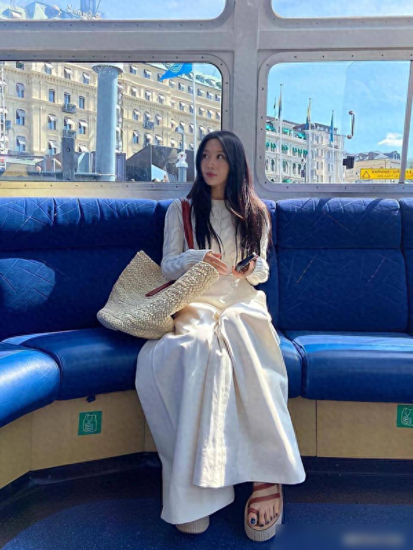 文佳煐才是韩系穿搭的天花板!简洁实用又利索,身材不好也能借鉴