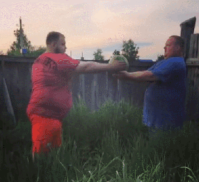 让猛男们“脸红心跳”的多人运动——扇耳光