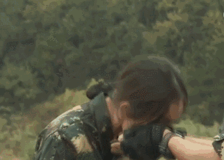 盘点明星专属表情包：他凭浮夸look，成“女网红”后，比本人还火