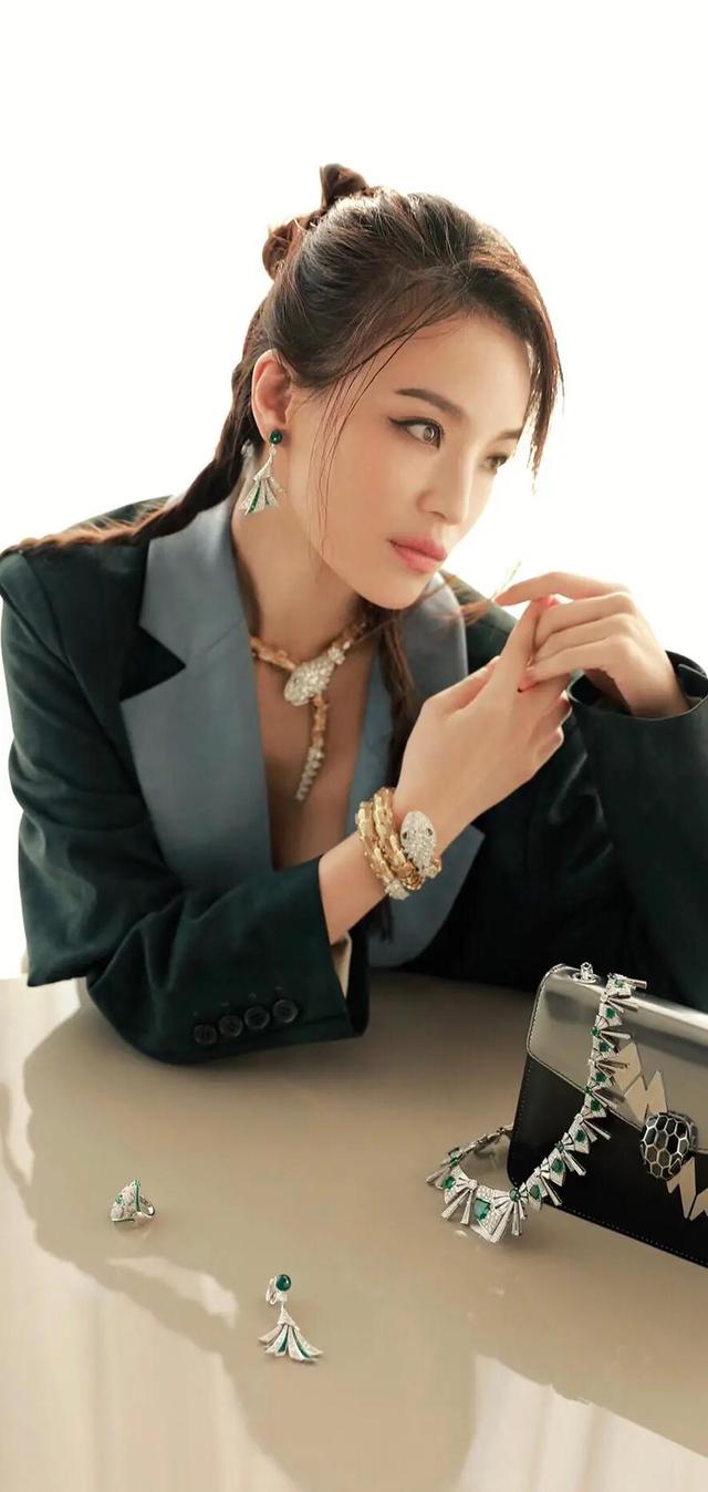 舒淇成名史：19岁全裸写真，20岁一脱成名，性感女神崛起之路