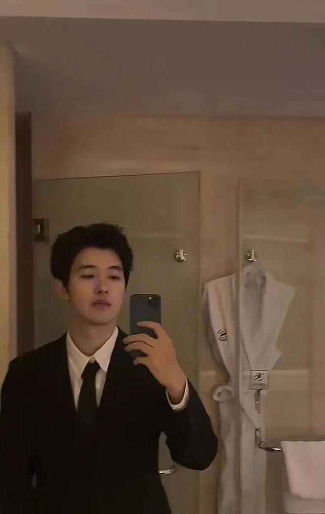 因高颜值出圈的华为HR自曝离职,已开启直播