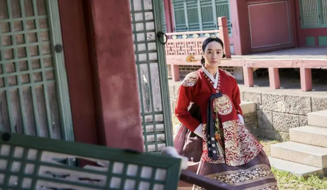 令人泪流成河的韩剧《王后伞下》