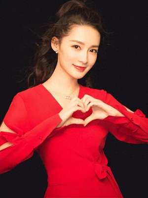 混在娱乐圈(混娱乐圈是有多难？遇到事情敢怒不敢言，李沁全程陪笑)