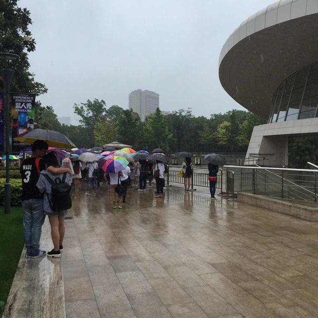 被偶像公主抱是什么滋味?旋风一般的感觉~