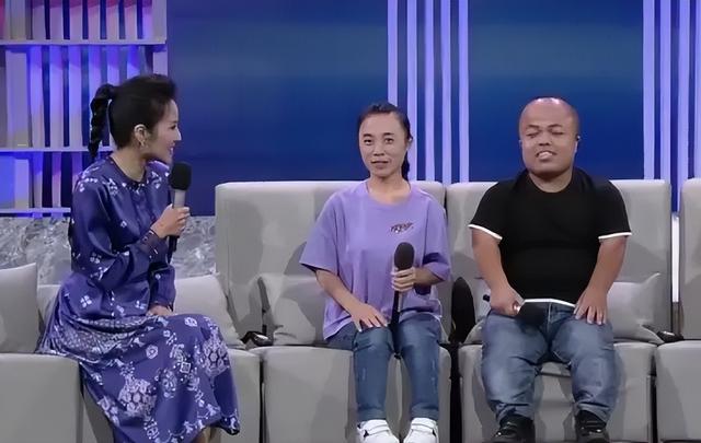 她曾红过董卿，却选择了回归家庭，现在52岁的管彤生活太幸福
