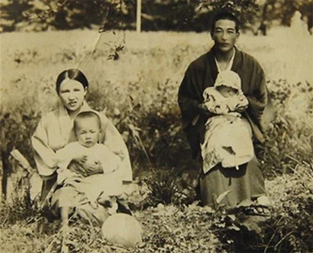 1986年于德水以寻亲代表团长赴日本，最终拒绝挽留回到养父母身边