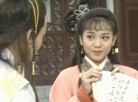 五版晴雯撕扇,有人在撕扇,有人像大小姐,有人像凶婆娘?