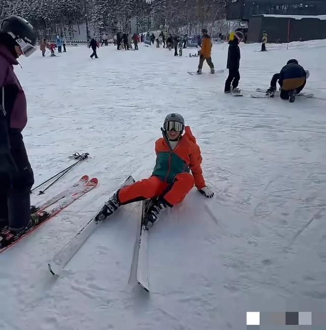 朱丹滑雪之旅,周一围甜蜜相伴,夫妻恩爱如初