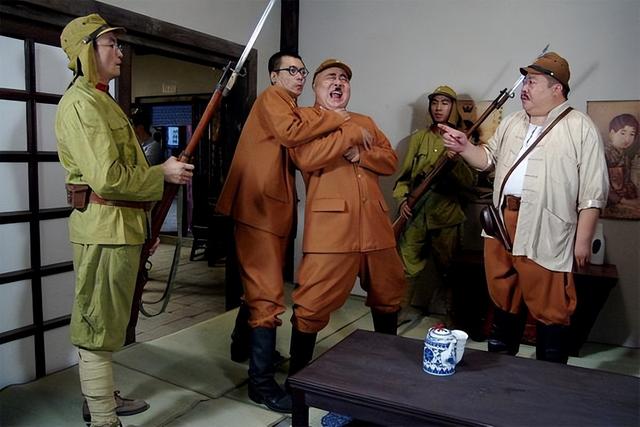 《地下交通站》中黑藤和野尻谁更适合当领导