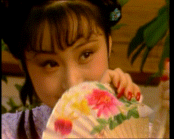 五版晴雯撕扇,有人在撕扇,有人像大小姐,有人像凶婆娘?