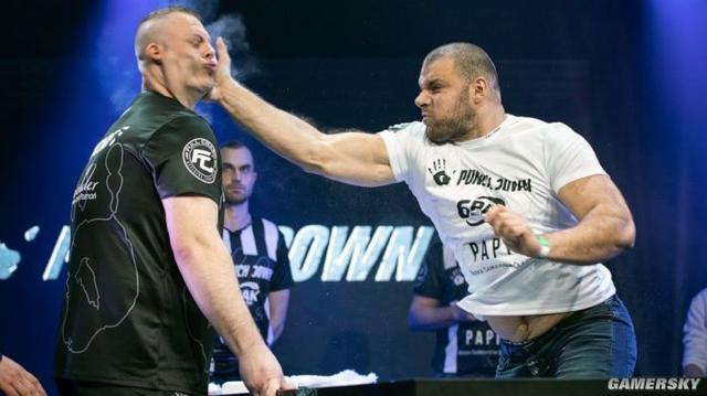 让猛男们“脸红心跳”的多人运动——扇耳光