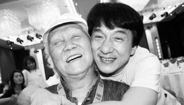 成龙原名陈港生,为何儿子姓房?这其中又有怎样的故事?