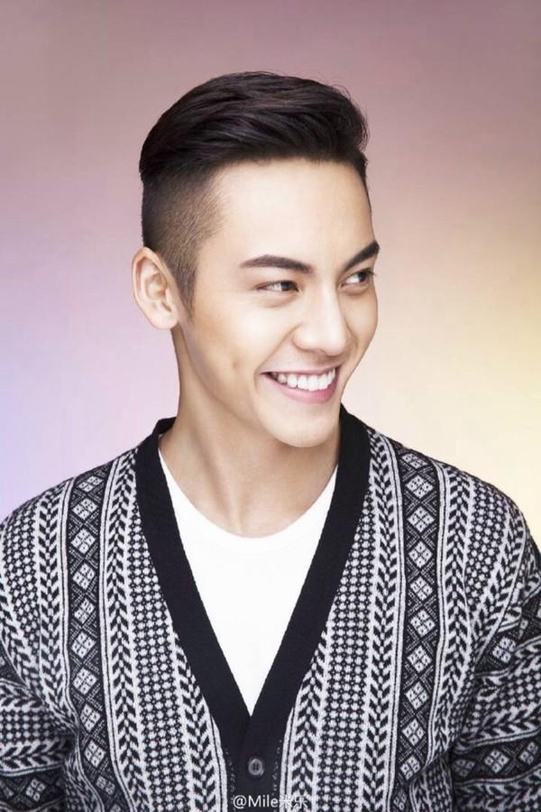 小酒窝长睫毛，是你最美的记号