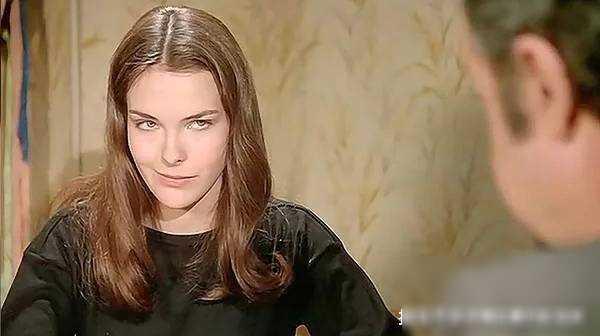 【法国伦理片】《朦胧的欲望》:欲望与现实交织的列车之旅