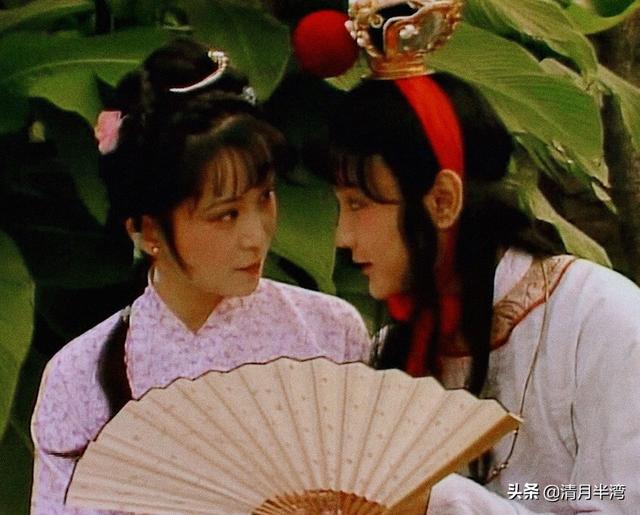 五版晴雯撕扇,有人在撕扇,有人像大小姐,有人像凶婆娘?