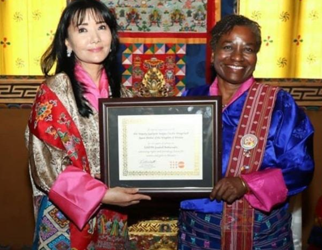 不丹老国王好福气：娶4位亲姐妹为妻，4位王母凤眼迷人比佩玛还美