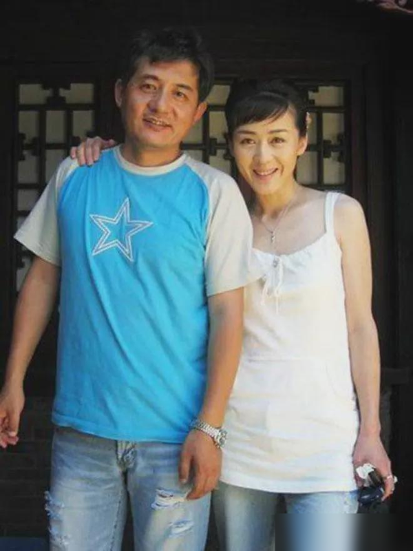 被前夫一巴掌扇到离婚,二婚嫁世界冠军,李琳如今被丈夫宠成宝