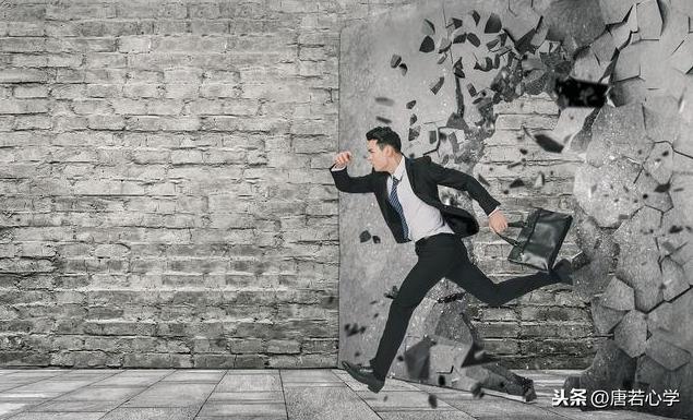 心理学：一个人无法走出自己的困境，往往取决于这三种思维与心态