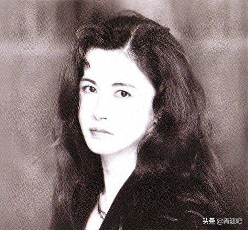 她是日本人却撑起了半个华语乐坛，所创歌曲前无古人难有后来者