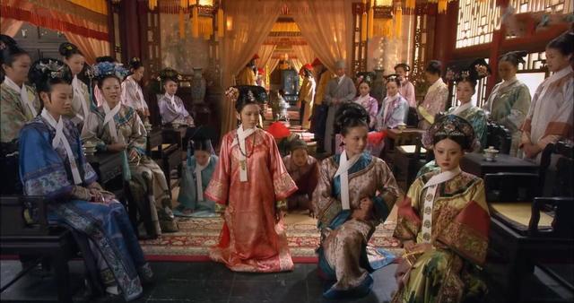 甘露寺中:在原著内,甄嬛回宫时下了一道狠令,令静白生不如死